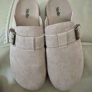 Elle Women's Tan Suede Mules